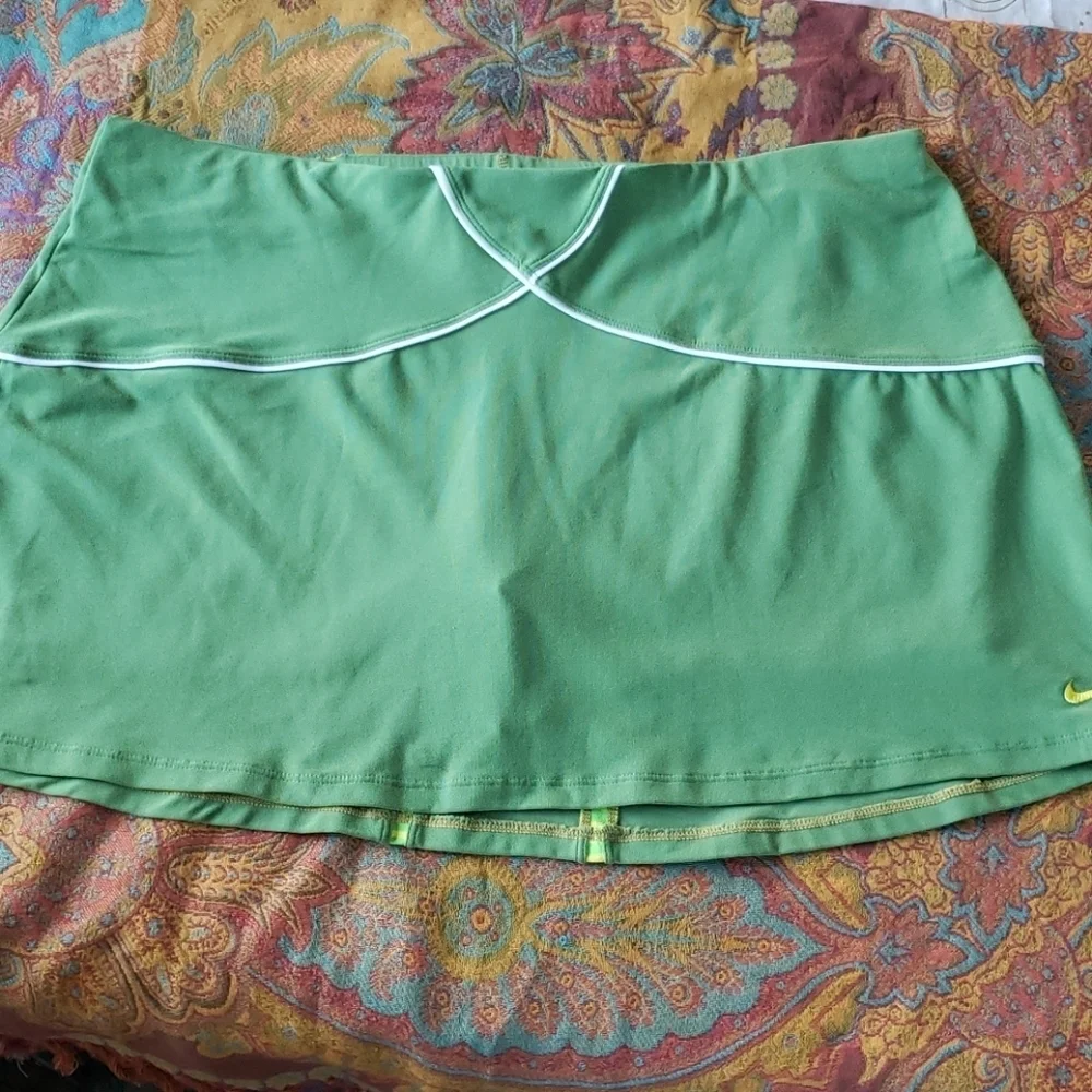 Nike nwt woman green mini  skort XL